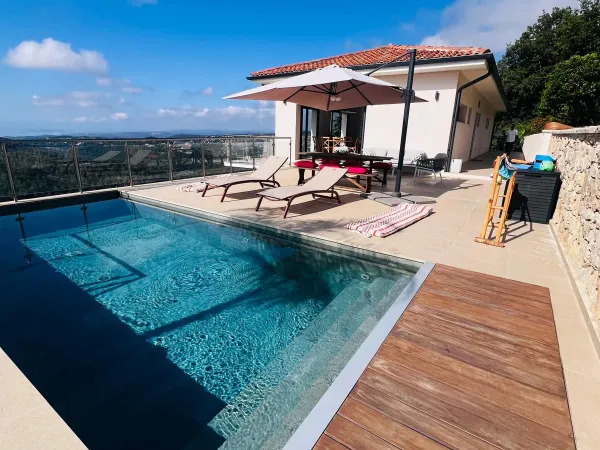 Location meublée villa contemporaine,piscine Côté d'Azur