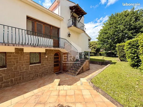 Propriété 7 pièces 210 m²