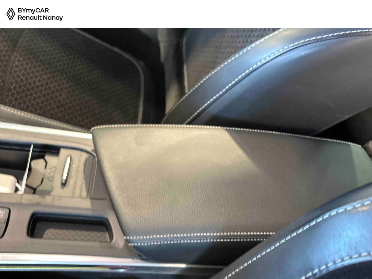 Renault Mégane IV Berline TCe 130 Energy — photo 21