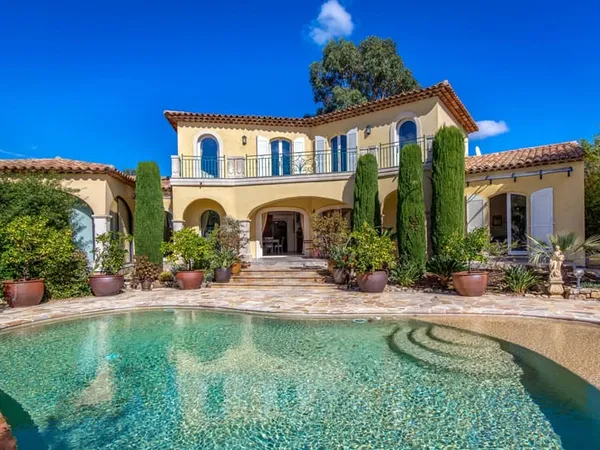 FRÉJUS TOUR DE MARE | VILLA D'ARCHITECTE AVEC PISCINE À DÉ