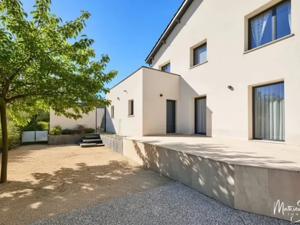 Maison 8 pièces 365 m²