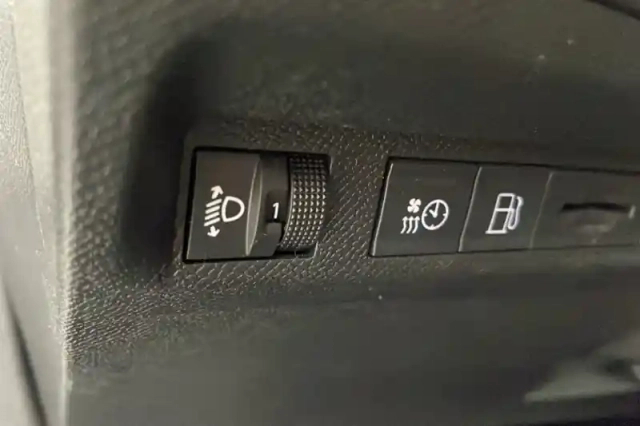 Peugeot 308 phev 180 e-eat8 — photo 51