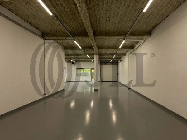 Local d'activité 2426 m²