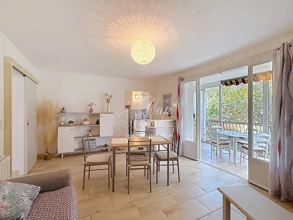 Appartement Rénové Proche Centre & Port Dernier Étage À Vendre À Cavalaire Sur Mer - Golfe De Saint 