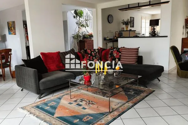 Maison 8 pièces 227 m²
