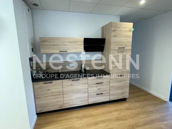 Bureaux à vendre Séné 8 pièce(s) 144 m2