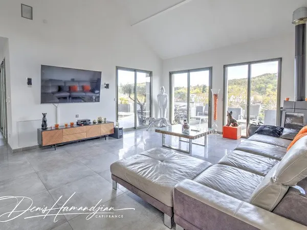 Maison contemporaine à vendre 6 pièces CREMIEU (38)