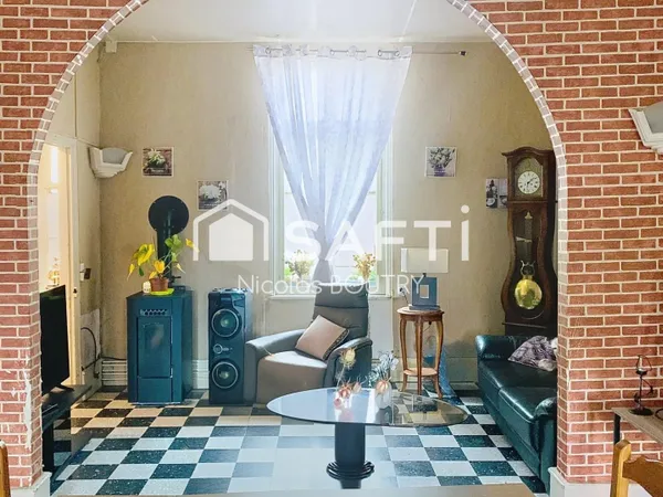 Maison familiale 144 m² - Grand garage - Cour - Fort potentiel