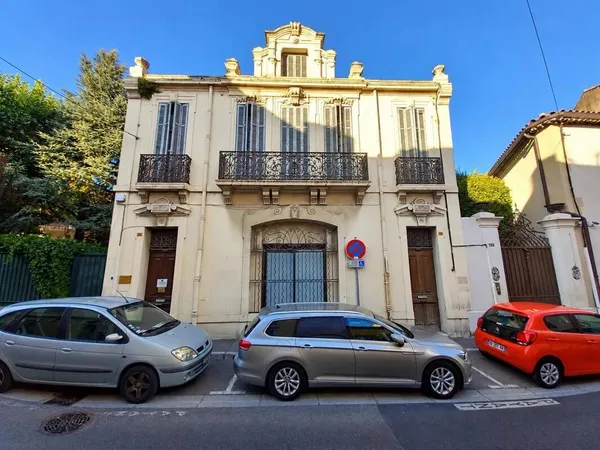 Local d'activité 2 pièces 83 m²