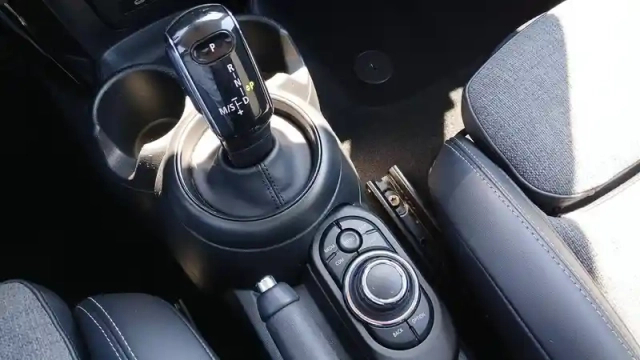 Mini Mini hatch 3 portes cooper 136 ch dkg7 — photo 10