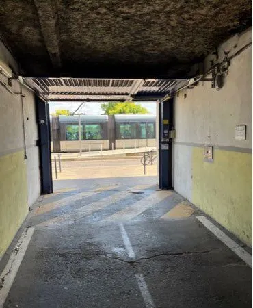 Place parking 71 quai des Chartrons