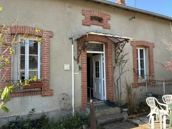 Maison de village sympathique avec de nombreuses possibilités