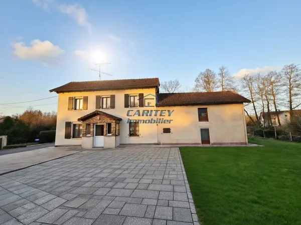 Maison individuelle de 1930 de 90 m2 située sur un terrain de 800 m2 sur la commune de RONCHAMP