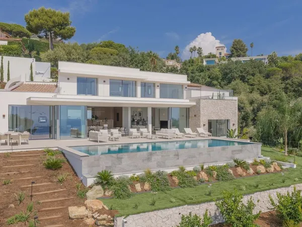Villa 7 pièces 273 m²