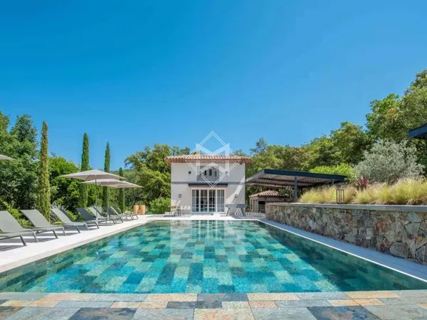 Villa 15 pièces 270 m²