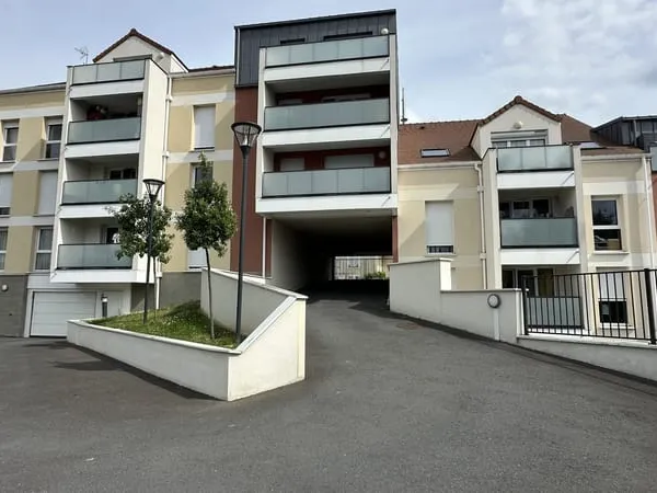 Appartement 4 pièces de 83m2 avec balcon et 2 places de park