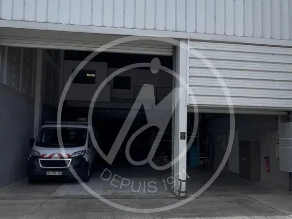 A louer 274m² - Local commercial à Jarry, 97122 BAIE-MAHAULT - 3 680€ HT HC