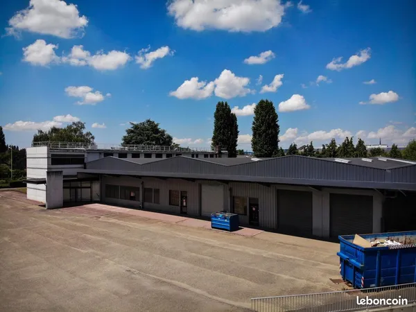 4200 m² d'activité et 1 ha de terrain
