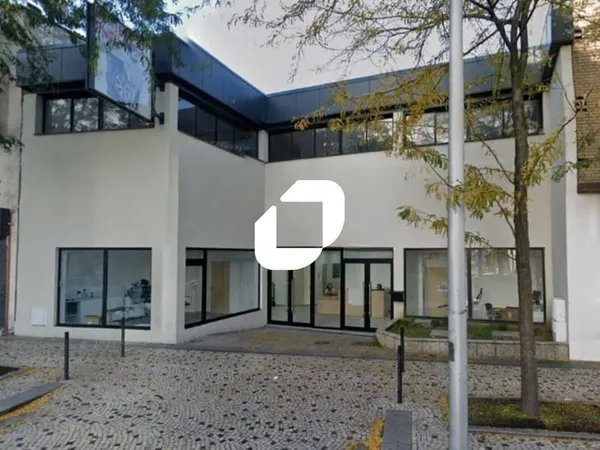 Local commercial 407 m²