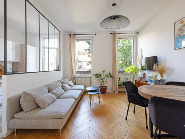 13001 : Vends T3 rénové de 56m2 avec balcon filant de 6m2