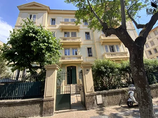 F5 STANDING AJACCIO Hyper-centre