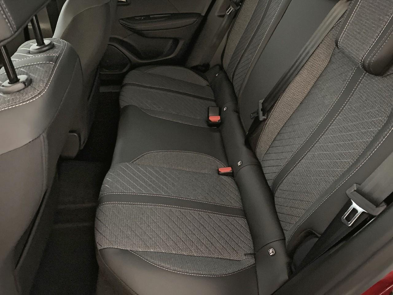 Peugeot 2008 turbo 100 ch bvm6 allure — photo 10