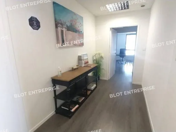 Bureau 54 m²