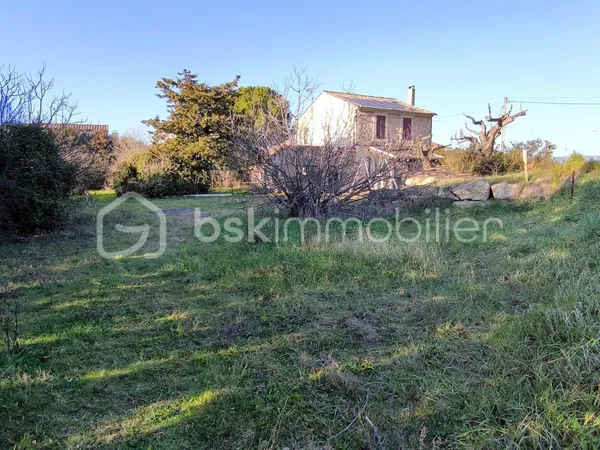 A vendre terrain constructible de 350 m2 sur Cazan , hors lotissement