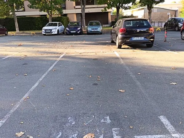 Place de parking extérieure à vendre - Élancourt