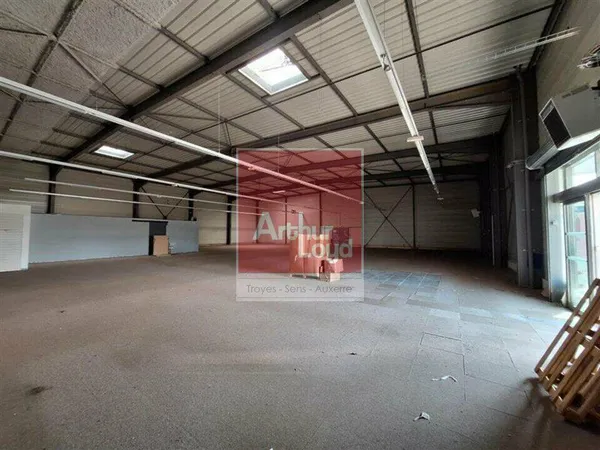 Local commercial 753 m²