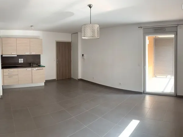 A louer agréable T2 dans immeuble récent