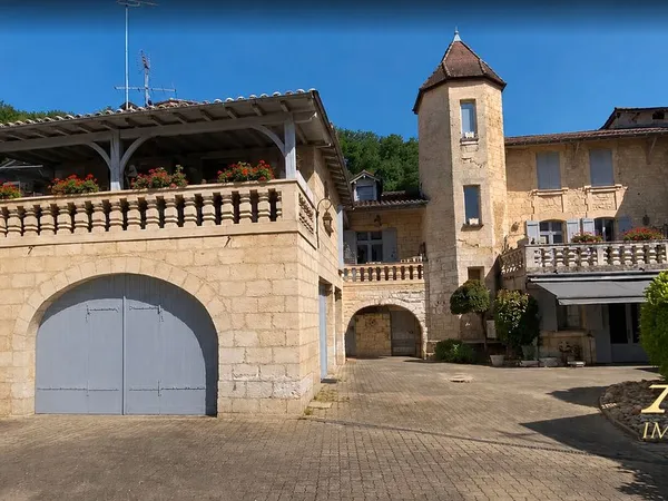 Maison 7 pièces 360 m²