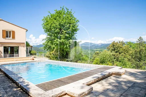 Maison 5 pièces 223 m²