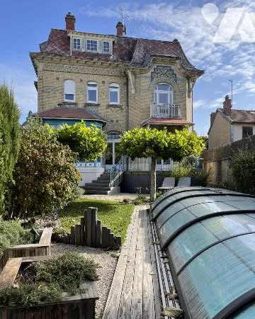 Maison 10 pièces 325 m²