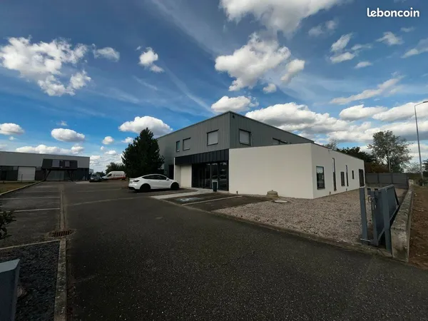 Local d'activité 880 m²
