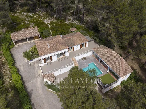 Maison 6 pièces 216 m²