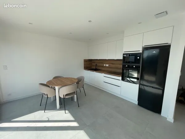 À LOUER - Appartement neuf meublé de 2025 avec terrasse et vue magnifique