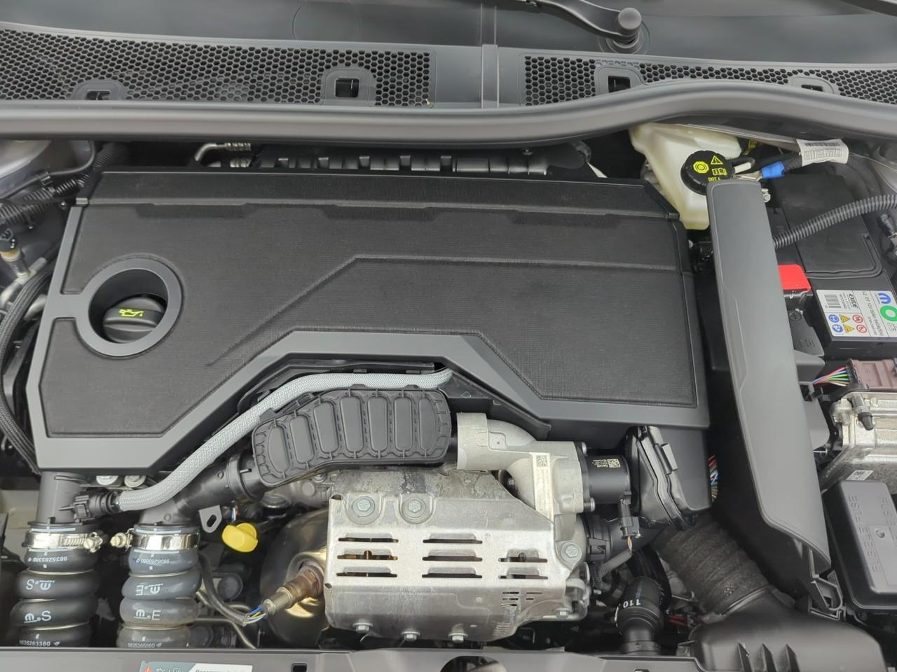 Peugeot 2008 hybrid 145 ch e-dcs6 allure — photo 16