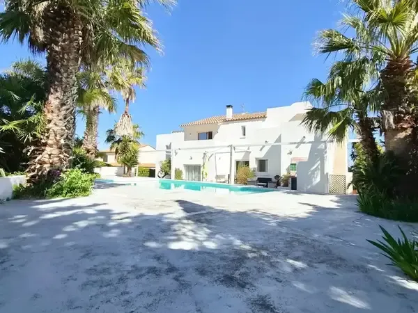 Maison 6 pièces 242 m²