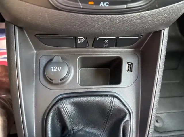 Ford Transit Courier fourgonnette 1.5 tdci 100ch stop&amp;start trend — photo 22