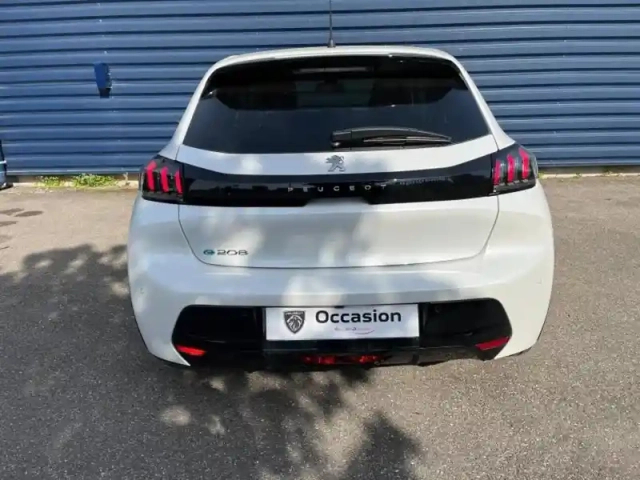 Peugeot 208 e- 136ch allure pack — photo 4