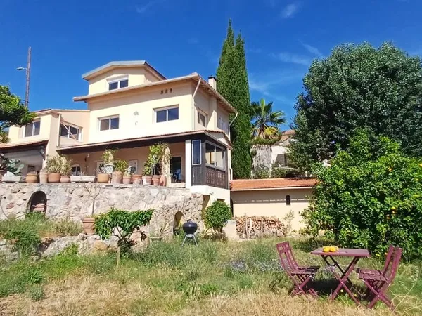 Nice / Lanterne / Fabron : maison avec vue, terrain, piscine, chapelle ...