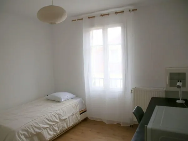 Près RER A , chambre chez l'habitant