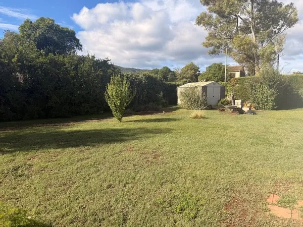 Terrain 730 m²