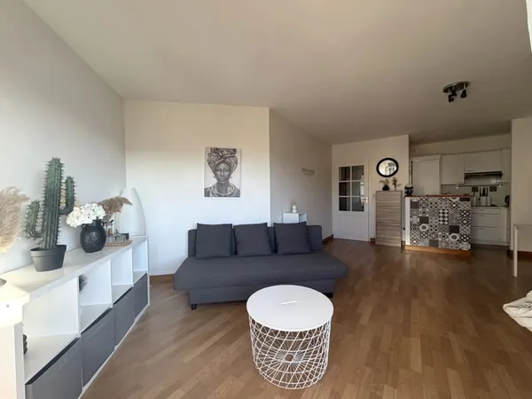 Vaste app. 2 P. meublé
