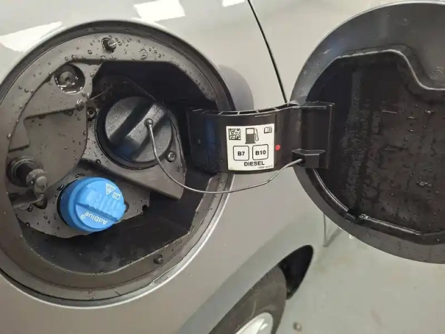 Renault Clio blue dci 100 ch gsr2 — photo 15