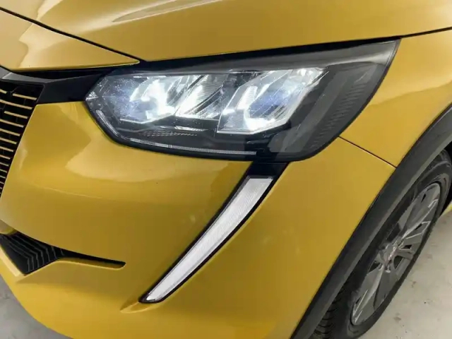 Peugeot 208 electrique 50 kwh 136ch — photo 34