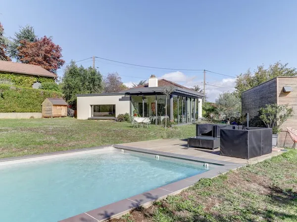 Belle maison de plain pied avec piscine à Ceyrat