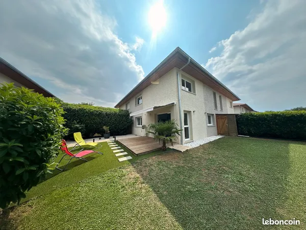 Rare Duplex en rez de jardin, garage et parking privatifs - Résidence récente sur la commune de Viry