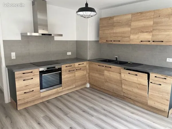 Appart. F5 - 99 m2 - Centre ville